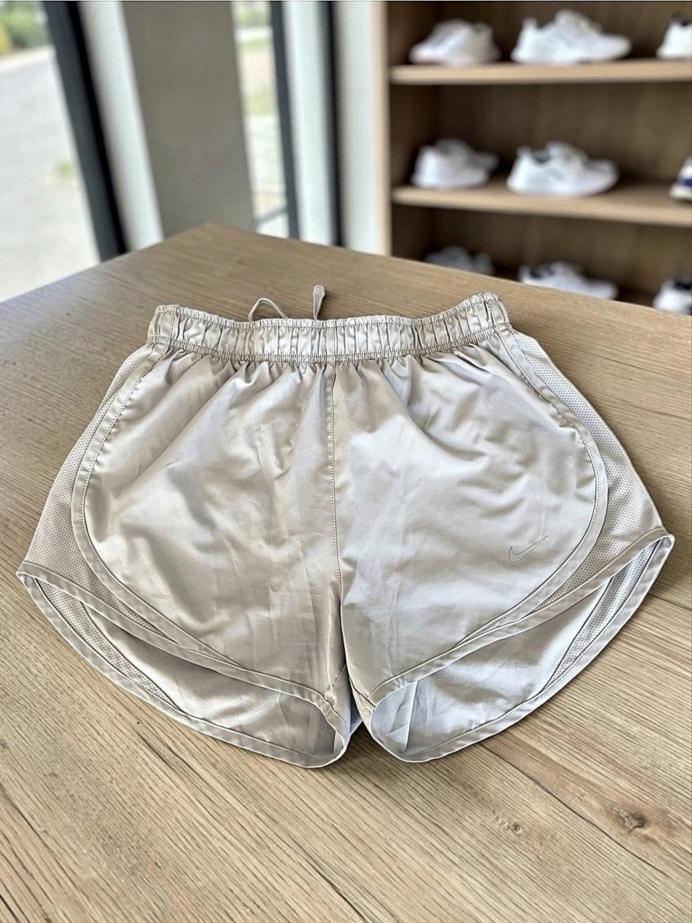 Nike Tempo Running Shorts White Size Small Like New Light Gray